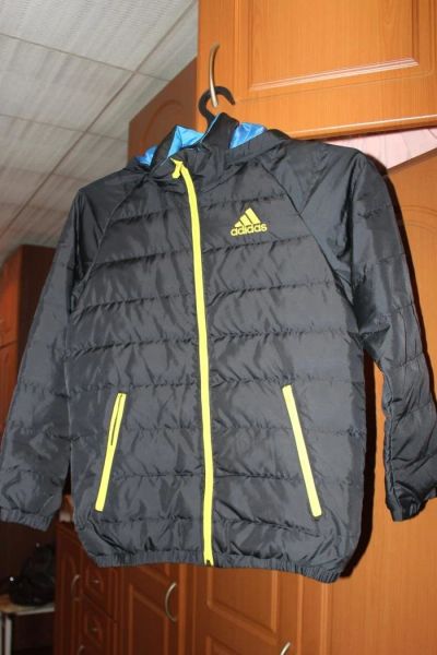 Лот: 11470993. Фото: 1. Куртка спортивная Adidas подростковая. Другое (спортивная одежда)
