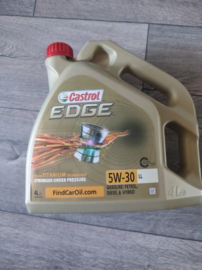 Лот: 22153948. Фото: 1. Масло моторное Castrol EDGE 4L... Другое (автохимия, масла, тюнинг)
