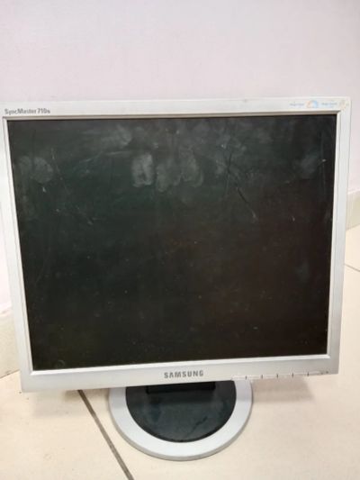 Лот: 19552875. Фото: 1. Монитор Samsung 710n. ЖК-мониторы