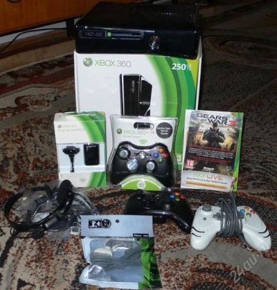 Лот: 1106094. Фото: 1. Xbox 360 slim (Gloss) 250 Gb. Игровые приставки, консоли