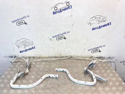 Лот: 25602897. Фото: 1. крепление крышки багажника Toyota... Двигатель и элементы двигателя