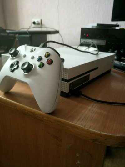 Лот: 12388533. Фото: 1. Xbox one s. Игровые приставки, консоли