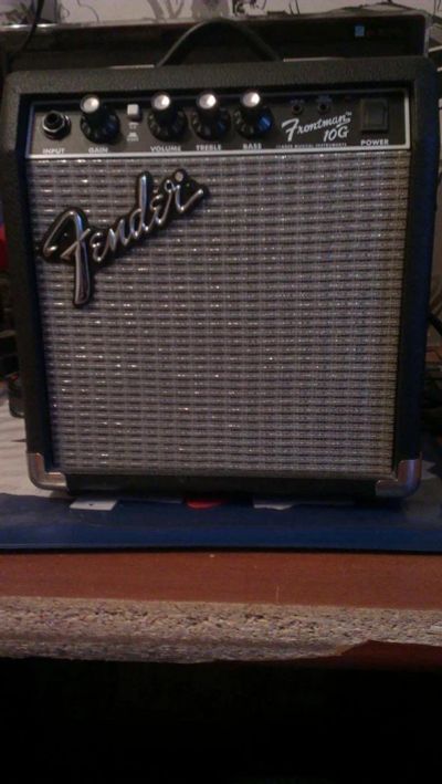 Лот: 2982437. Фото: 1. Комбик гитарный, Fender(Комбоусилитель... Гитарные эффекты и комбоусилители