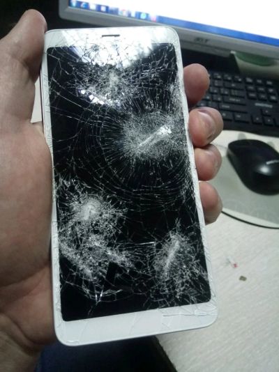 Лот: 16084466. Фото: 1. Смартфон Xiaomi Redmi 6 зазбит... Смартфоны