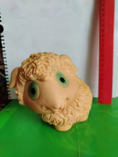 Лот: 25549119. Фото: 1. Игрушка резиновая Овечка. Игрушки