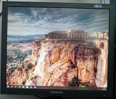Лот: 25582047. Фото: 1. Монитор Samsung E1920NR. ЖК-мониторы