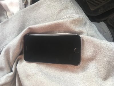 Лот: 13953593. Фото: 1. iPhone 6s. Кнопочные мобильные телефоны