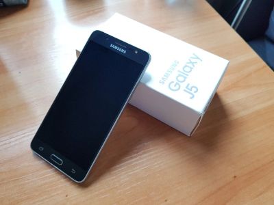Лот: 10593617. Фото: 1. Samsung J5 2016 + чехол в подарок. Смартфоны