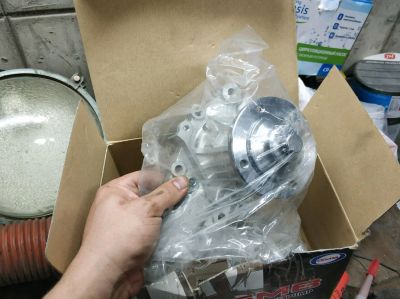 Лот: 11773313. Фото: 1. Помпа на Toyota Mark2 2.5. Двигатель и элементы двигателя