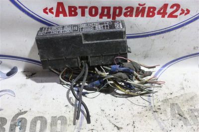 Лот: 21717967. Фото: 1. блок предохранителей, реле под... Двигатель и элементы двигателя