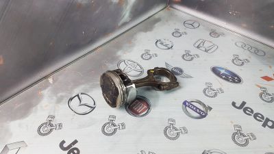 Лот: 23585154. Фото: 1. Поршень с шатуном Subaru Forester... Двигатель и элементы двигателя