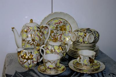Лот: 24985667. Фото: 1. кофейный сервиз, золотые ромашки... Сервизы, наборы посуды