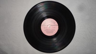 Лот: 18221938. Фото: 1. " Бисер Киров " большая пластинка... Аудиозаписи