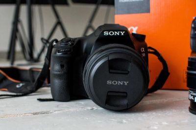 Лот: 8052112. Фото: 1. Sony A58, kit 18-55mm F3,5-5,6... Цифровые зеркальные