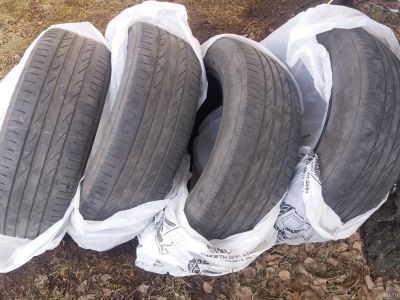 Лот: 15883189. Фото: 1. Bridgestone dueler 215*60/17. Шины