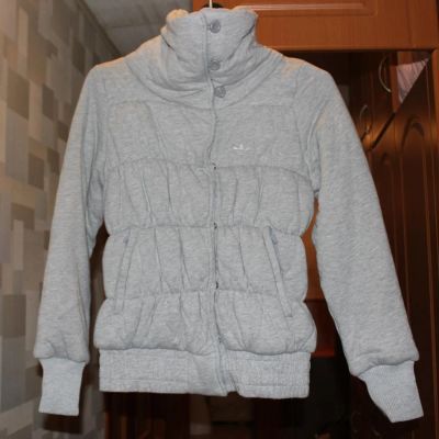 Лот: 11471331. Фото: 1. Куртка женская Adidas серая. Другое (женская одежда)