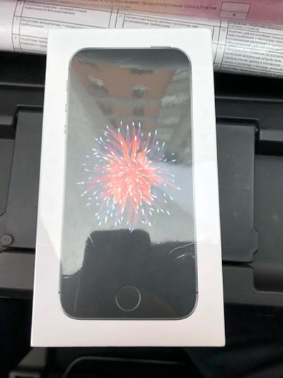 Лот: 11346906. Фото: 1. Iphone Se 32gb space gray. Смартфоны