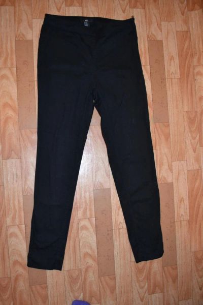 Лот: 6155183. Фото: 1. Джинсы H&M размер 42 укроченные. Джинсы