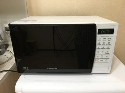 Лот: 12714289. Фото: 1. Микроволновка Samsung ME83KRQW-1. Микроволновки, мини-печи