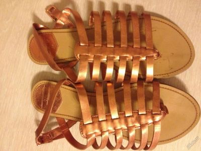 Лот: 5612831. Фото: 1. Сандали Bershka новые, 34-35 размер. Сандалии