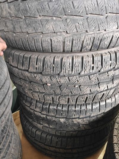 Лот: 24812792. Фото: 1. Зимняя резина michelin agilis... Шины