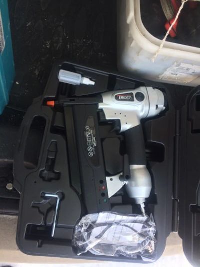 Лот: 11289788. Фото: 1. Гвоздезабивной пистолет Trusty-Tools... Пневмоинструмент