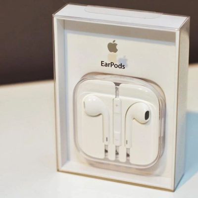 Лот: 11078890. Фото: 1. Наушники (гарнитура) Apple EarPods... Красноярск