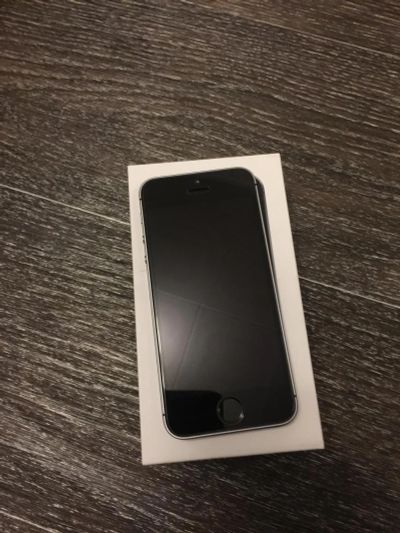 Лот: 10872393. Фото: 1. Apple iPhone SE 32gb black. Смартфоны