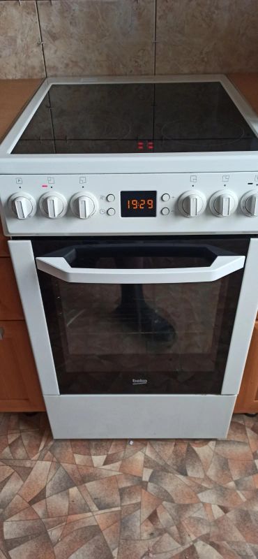 Лот: 16188070. Фото: 1. Электрическая плита "beko" CSE57301... Плиты, духовые шкафы, варочные поверхности