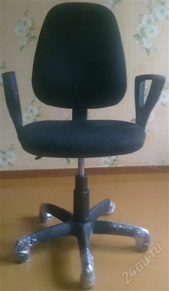 Лот: 1954572. Фото: 1. продам компьютерное кресло. Другое (офисная мебель и домашние кабинеты)