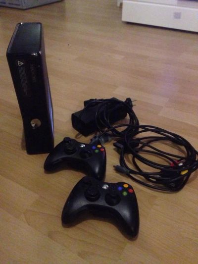 Лот: 9042596. Фото: 1. Xbox 360 + 2 беспроводных геймпада... Игровые приставки, консоли
