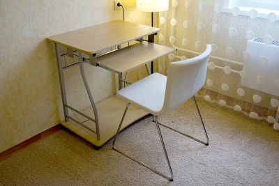 Лот: 4157607. Фото: 1. Компьютерный стол на колесиках. Компьютерные и письменные столы