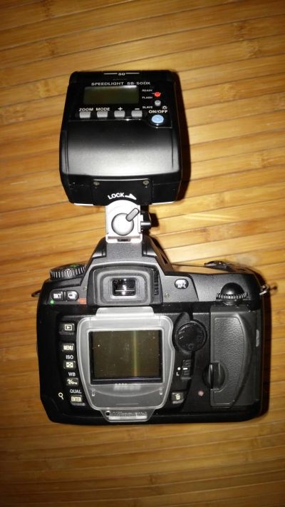 Лот: 7303829. Фото: 1. Фотоаппарат Nikon D70 с объективом... Цифровые зеркальные