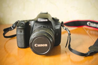 Лот: 5960516. Фото: 1. Canon EOS 60D с китовым объективом... Цифровые зеркальные