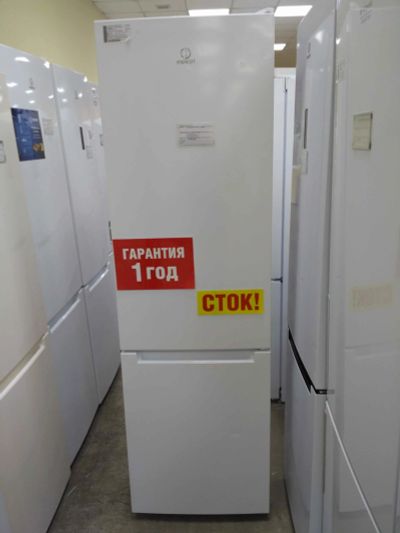 Лот: 13274994. Фото: 1. Холодильник indesit ds 320 w... Холодильники, морозильные камеры