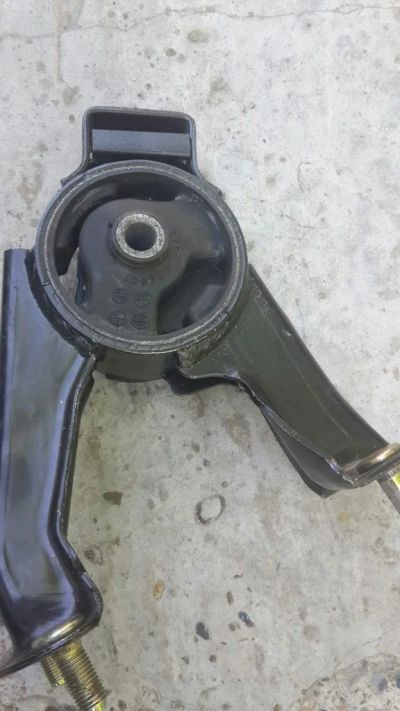 Лот: 5734403. Фото: 1. Подушка двигателя toyota wish... Двигатель и элементы двигателя