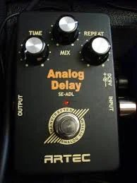 Лот: 5435625. Фото: 1. Artec Analog Delay. Гитарные эффекты и комбоусилители