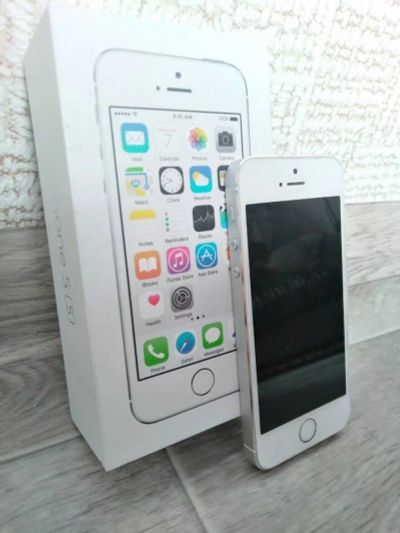 Лот: 12103831. Фото: 1. Apple Iphone 5s silver. Смартфоны