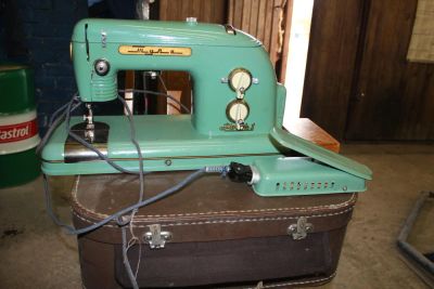 Лот: 4070920. Фото: 1. Швейная машина Тула 1960 года... Орудия труда