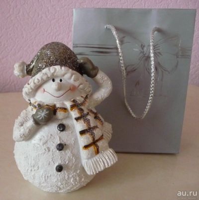 Лот: 8403368. Фото: 1. Снеговик с подарочным пакетиком. Фигурки, статуэтки