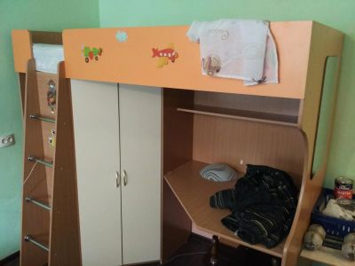Лот: 8529777. Фото: 1. Детская кровать со столом. Детские кровати и кроватки