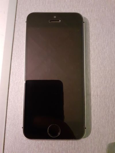 Лот: 15316486. Фото: 1. iPhone Se 32. Смартфоны