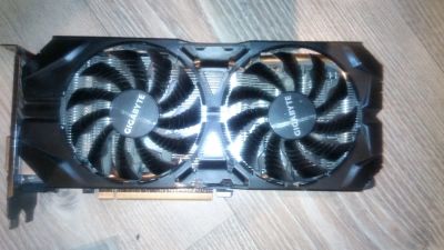 Лот: 13983651. Фото: 1. Продам видеокарту gigabyte r9... Видеокарты
