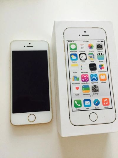 Лот: 10061579. Фото: 1. iPhone 5s 16GB Gold. Смартфоны