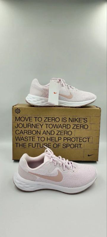 Лот: 20723859. Фото: 1. Оригинальные кроссовки NIKE Revolution... Кеды, кроссовки, слипоны