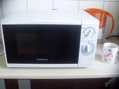 Лот: 2181361. Фото: 1. Микроволновка Samsung MW61FR идеальное... Микроволновки, мини-печи