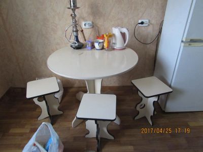 Лот: 10136094. Фото: 1. кухонный стол и табуреты (не выкупили... Столы, стулья, обеденные группы
