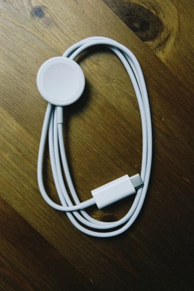 Лот: 25821131. Фото: 1. Кабель Apple Watch USB‑C с магнитным... Смарт-часы, фитнес-браслеты, аксессуары
