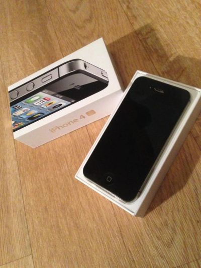 Лот: 3262536. Фото: 1. iPhone 4s 16gb(черный) + чехлы... Смартфоны