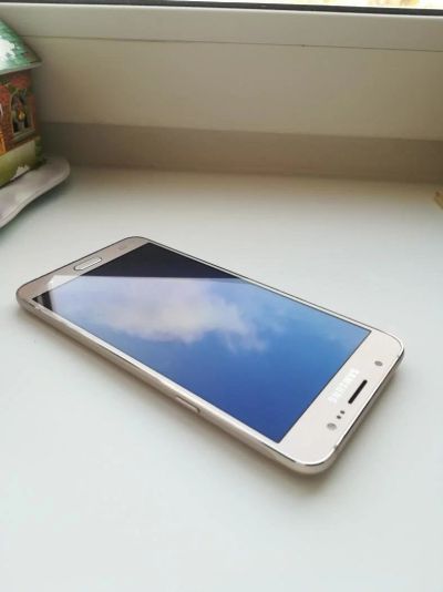 Лот: 10484330. Фото: 1. Samsung Galaxy J7 (2016) золото. Смартфоны